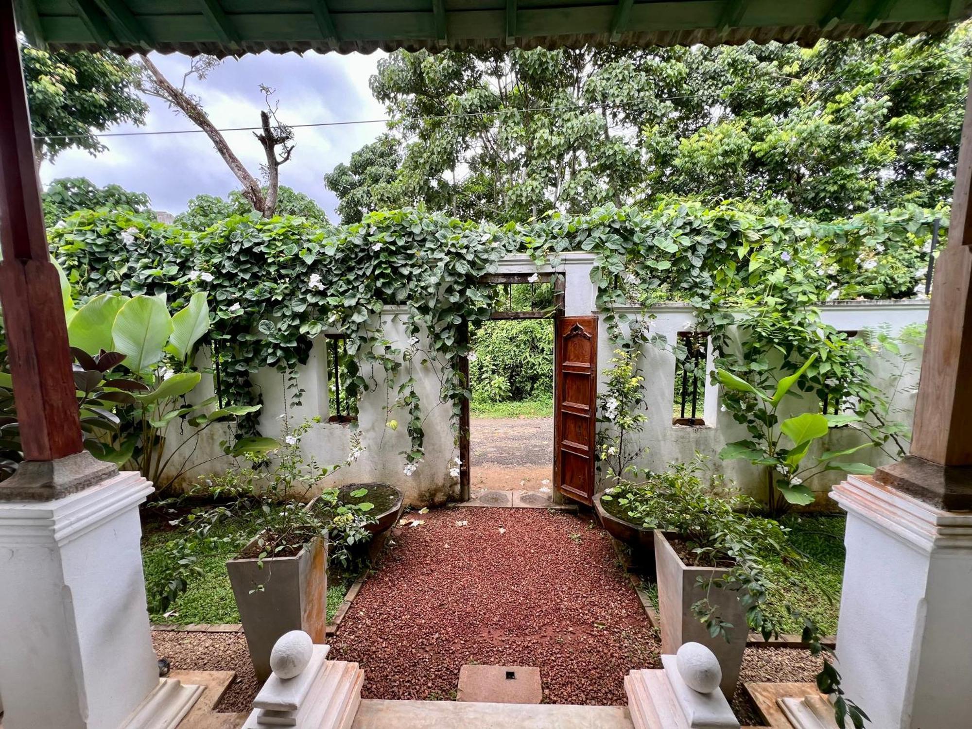 Villa Seven Faces-Luxury Escape,Stunning Views With Private Pool For A Couple Or Family! Galle Luaran gambar